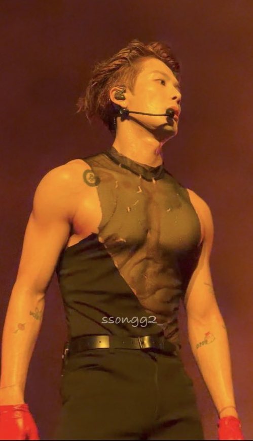 JMagic's tweet photo. It’s not just the outfit, it’s the shape of him 
🥵😩😵 https://t.co/8K55OBSnef