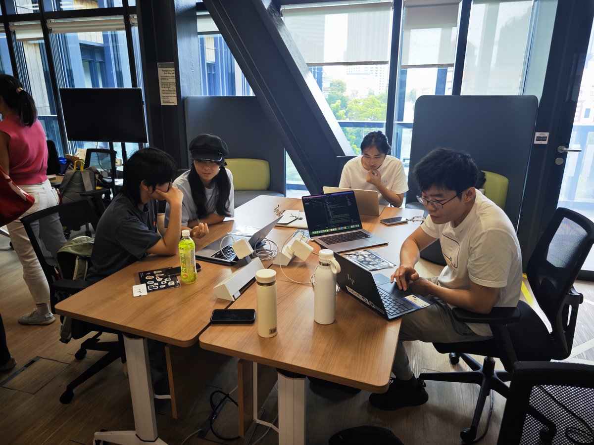 KinaMind's tweet photo. 3.21，我们在 SMU 办了Psy-Symbiosis心理学主题Hackathon。大家在现场认真探索AI与心理学的碰撞，探索人与AI的和谐共生。现场我正式宣布了KinaMind这个研究驱动社区建立。希望这不只是一次比赛，而是一个长期合作网络的开始。
也欢迎大家继续向Psy-Skill-Hub提交心理学相关 skills，共建心智AI！ https://t.co/iG7Y1CMaRD