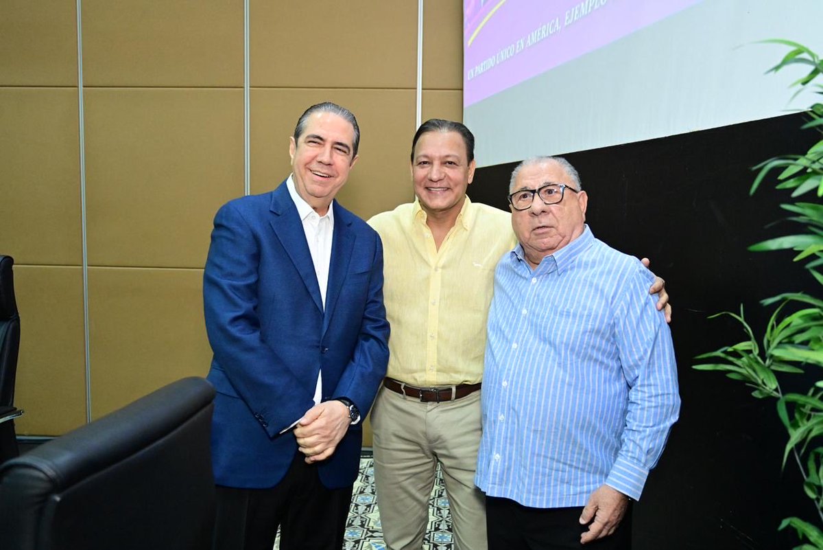 ✨ Presente el próximo presidente de todos los dominicanos, Abel Martínez, en la reunión del Comité Político de nuestro PLD

“En unidad ganamos. En división perdemos y se quedan los malos”.✊