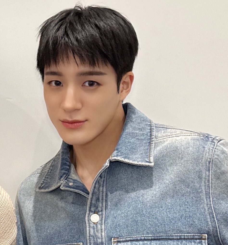 𝓑𝓲 rest tweet media