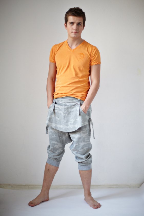 Август tweet media