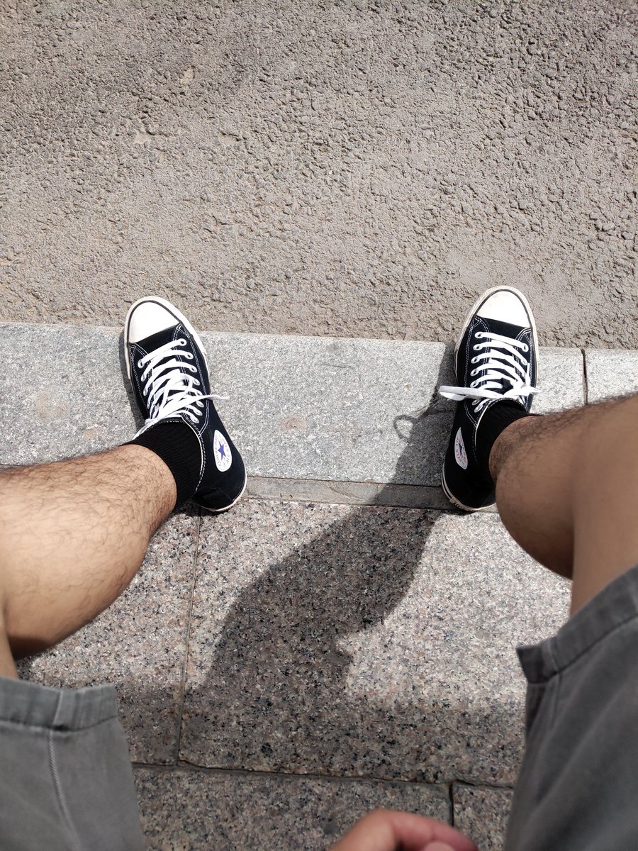 Timoooms00's tweet photo. 夏天快来，我要看腿🤪😍 https://t.co/ZAxH29sINi