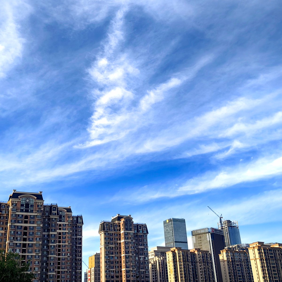YesuArul's tweet photo. 距离隔不住牵挂，屏幕那头的你，和我共享同一片晚霞呀  记得按时吃饭，我在这边为你攒满星光～ https://t.co/5eFevHjCug