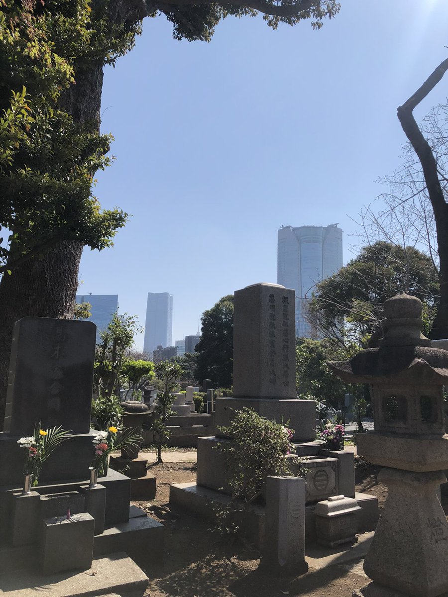 私本日、高木兼寛先生のお墓に東京公演無事終了の
ご報告をしてまいりました。
お墓には綺麗なお花が。
つきぬけるような青空の下で、
『宮崎公演いってまいります！』と敬礼。
一陣の風が吹き、背中を押してくれた様に思います。
＃須く2026