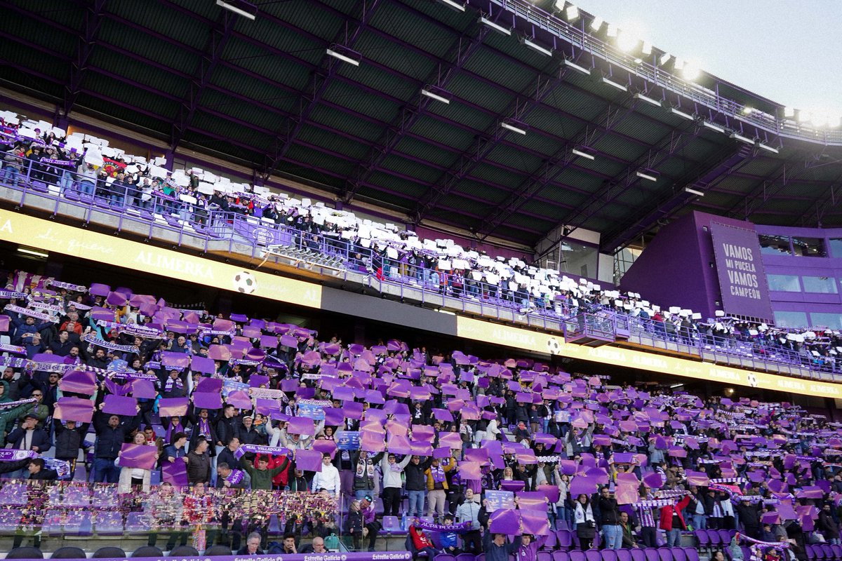 realvalladolid's tweet photo. Este sábado, gracias a @digimobil_es, vamos a crear un mosaico enorme en todo el Estadio. Si estás en Grada, recibirás tu folleto en la entrada, si estás en Tribuna, lo encontrarás en tu asiento. https://t.co/iaNSTRkLSY