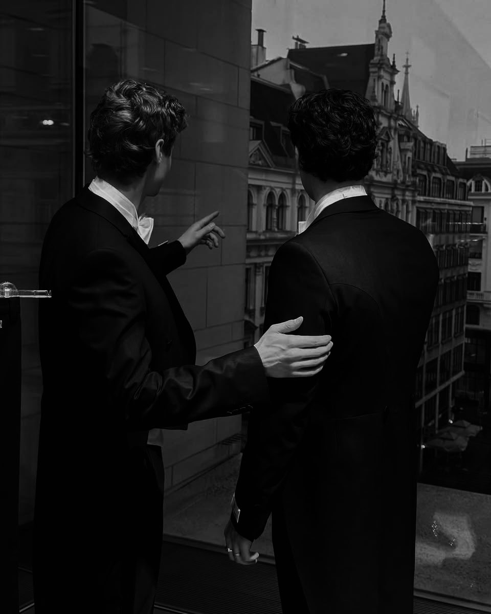 httprozanov's tweet photo. — body checks &amp; broken hearts
a #hollanov smau

in which exes shane and ilya meet again at a wedding https://t.co/SCJFZEll27