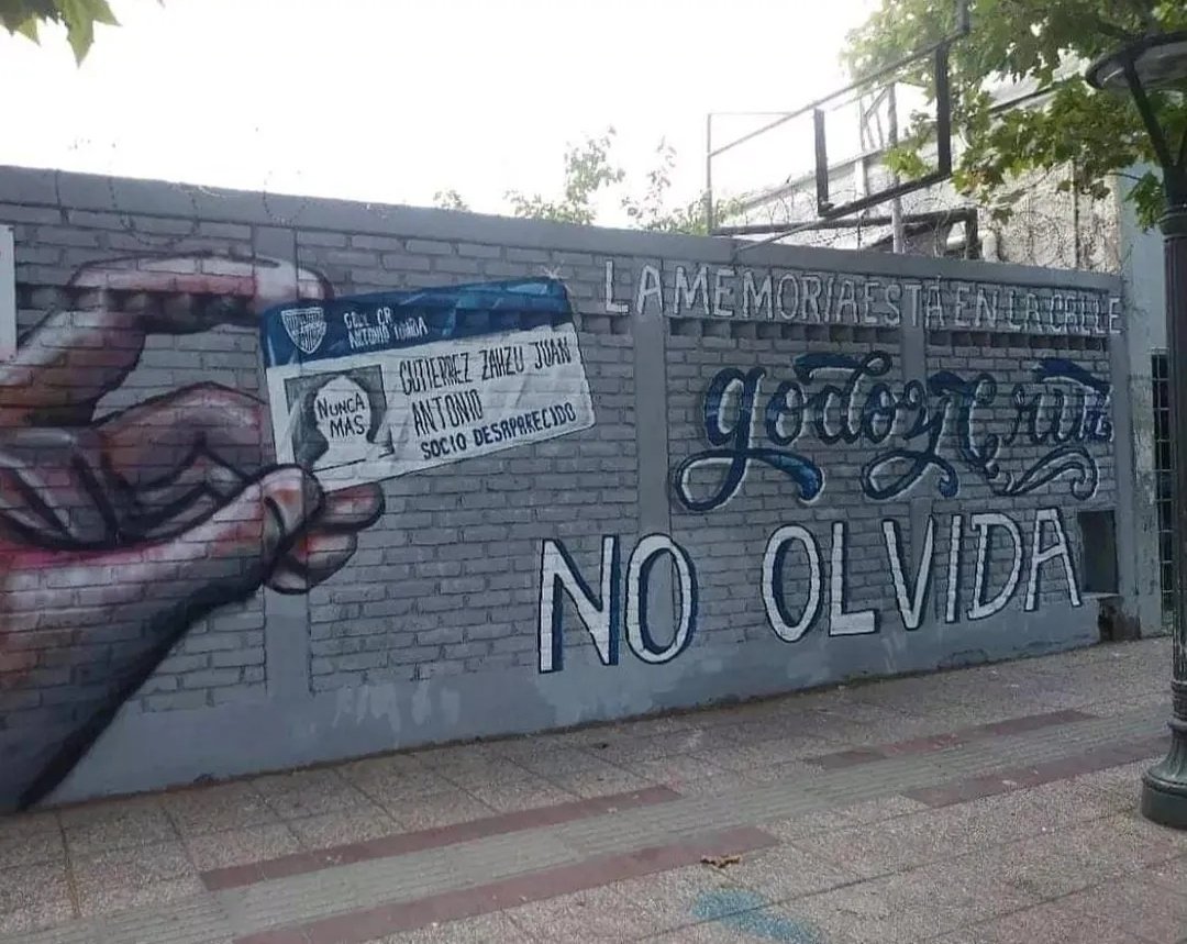 Porquettargasce's tweet photo. "Godoy Cruz"

Por este mural en homenaje a los desaparecidos por los 50 años del golpe cívico militar en Argentina. https://t.co/2rRuA4JkLF