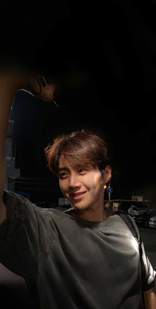 ้ขจ, ๐๐๐ tweet media