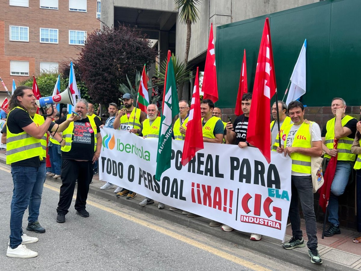 galizaCIG's tweet photo. 📢A CIG e @ELA_Sindikatua convocan unha protesta este xoves 26 no Parlamento galego polo mantemento do poder adquisitivo en #Iberdrola

👉Coincidindo co debate dunha Proposición non de Lei para garantir unha suba salarial a #IPC neste tipo de empresas

ℹ️ https://t.co/7Qy0gnOgjS https://t.co/9DVhuqbv5n