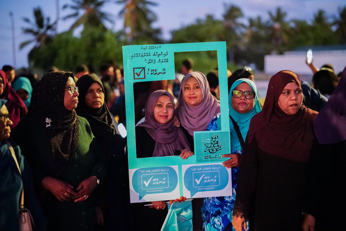 MathiOmaan's tweet photo. 📍 އައްޑޫ ސިޓީ

 ރައީސުލްޖުމްހޫރިއްޔާގެ އަނބިކަނބަލުން މެޑަމް ސާޖިދާ މުޙައްމަދު އަށް ހޫނު މަރުހަބާއެއް 

#VotePNC 
#LCE2026 
#TheGreaterAddu
#DhiveheengeRaajje 
#CongressPartyMV https://t.co/AAUIUlWQci