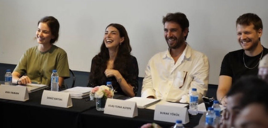 Tuni •İcardi damat tarafı• tweet media