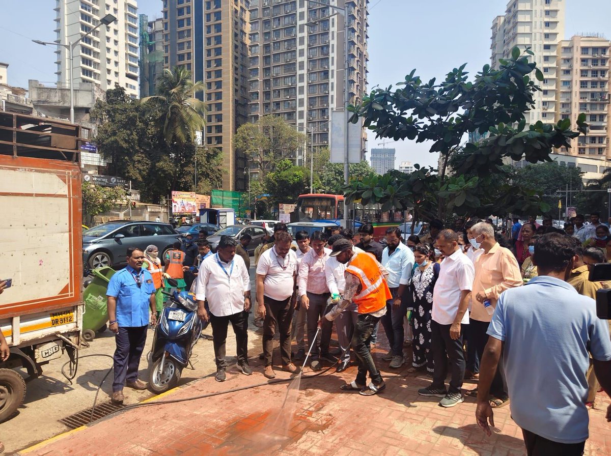 YKilledar's tweet image. आज बृहन्मुंबई महानगरपालिकेच्या कर्मचाऱ्यांनासोबत घेऊन महाराष्ट्र नवनिर्माण सेनेच्या माध्यमातून माझ्या प्रभागात स्वच्छता मोहीमेची सुरुवात आली. ह्यावेळी माझा प्रभाग स्वच्छ राहावा आणि स्वच्छतेविषयी जनजागृती व्हावी ह्या हेतूने मी स्वतः माझा प्रभाग स्वच्छ केला.

#CleanUpDrive