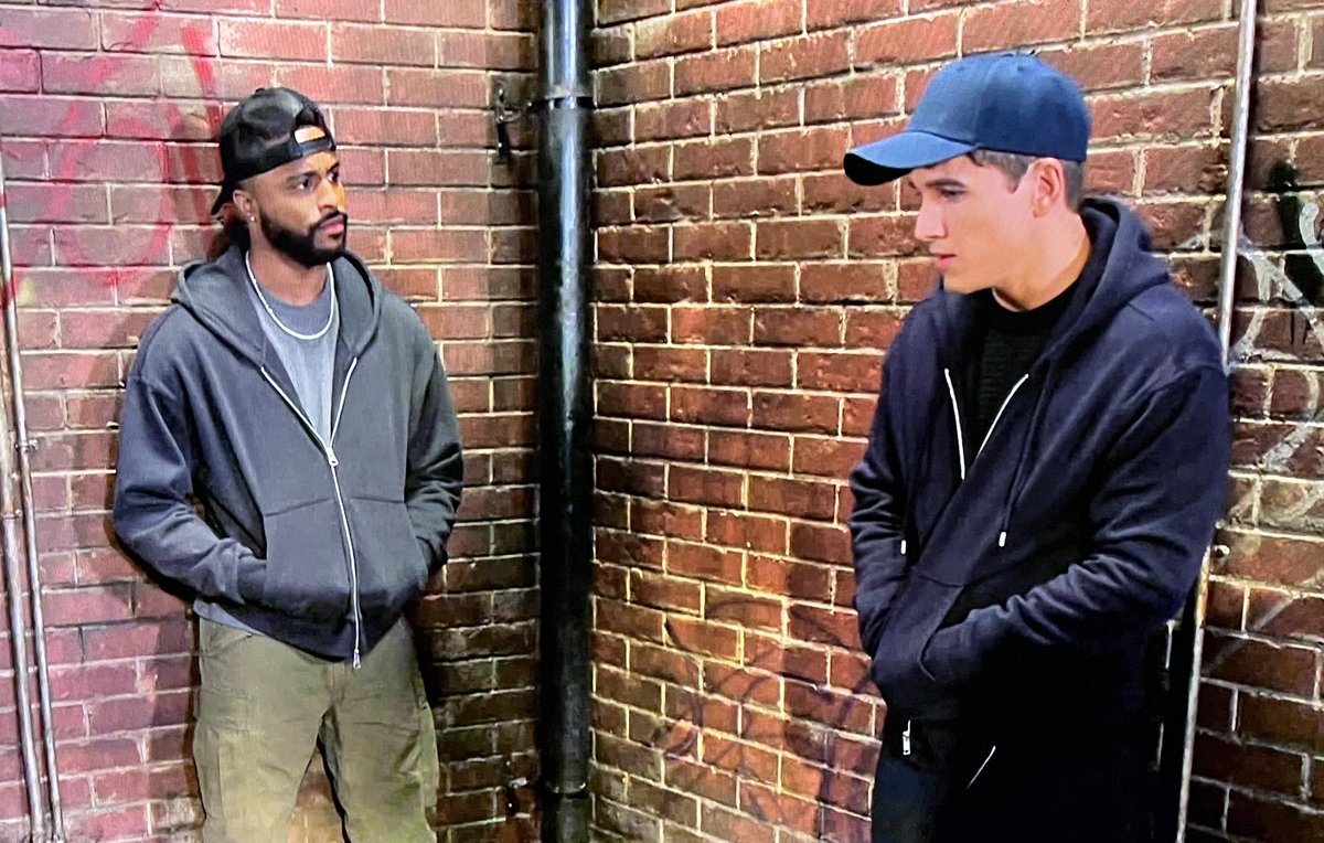 NCr3atur3's tweet image. #BeyondTheGates #Smitty you need to put that hoodie back over your head before everybody be #unalive 
#lol