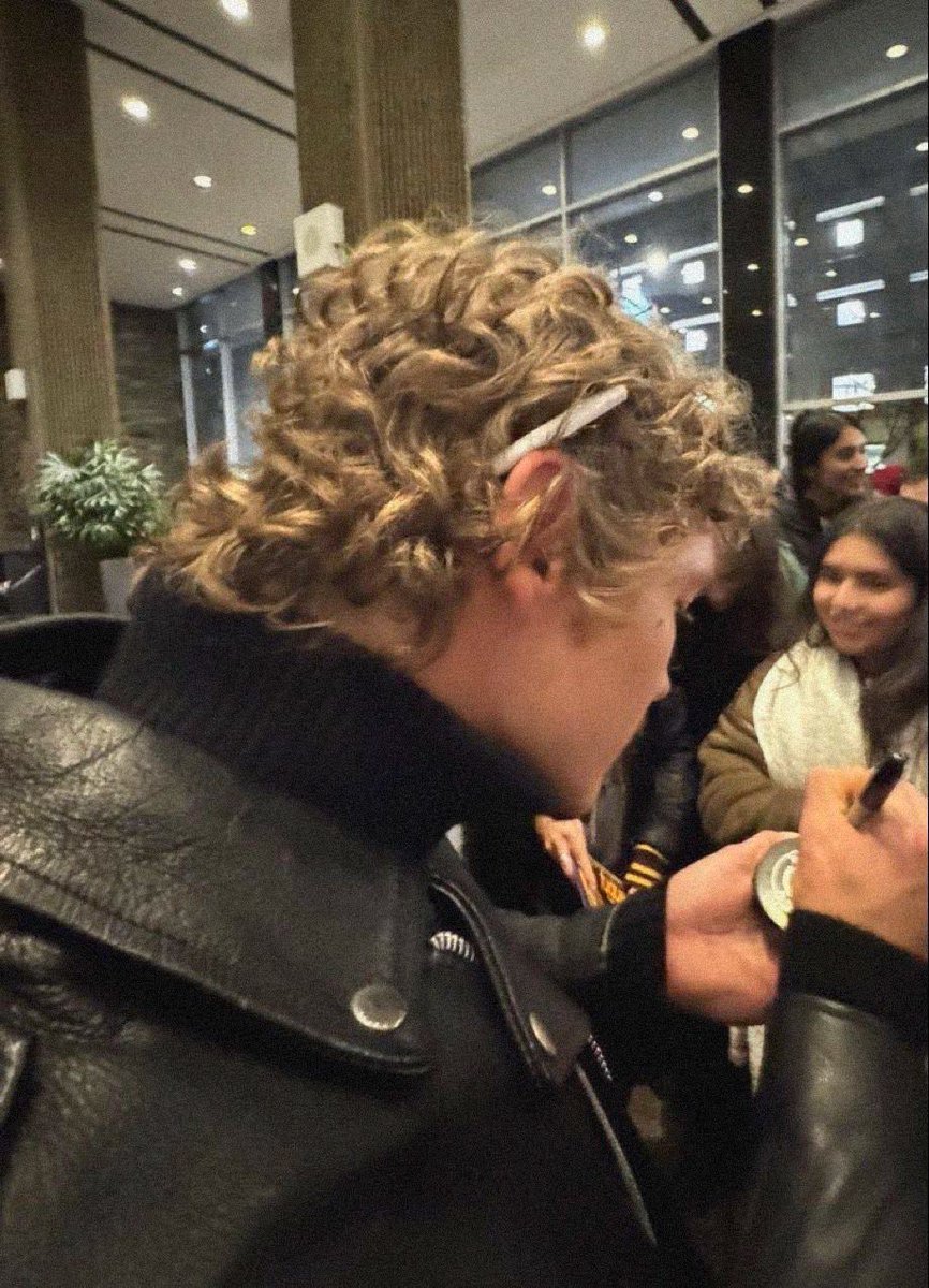 daily connor storrie (@dailyxconnor) on Twitter photo 