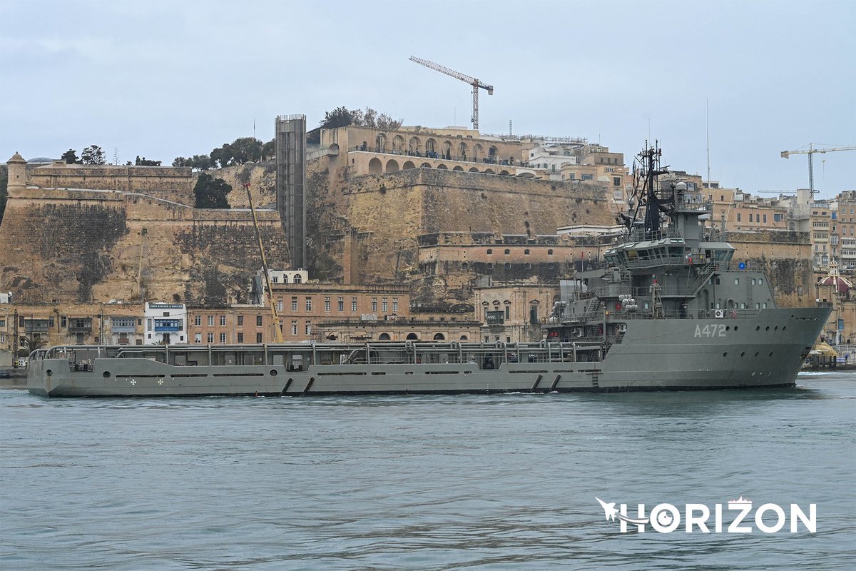 WarshipCam tweet media