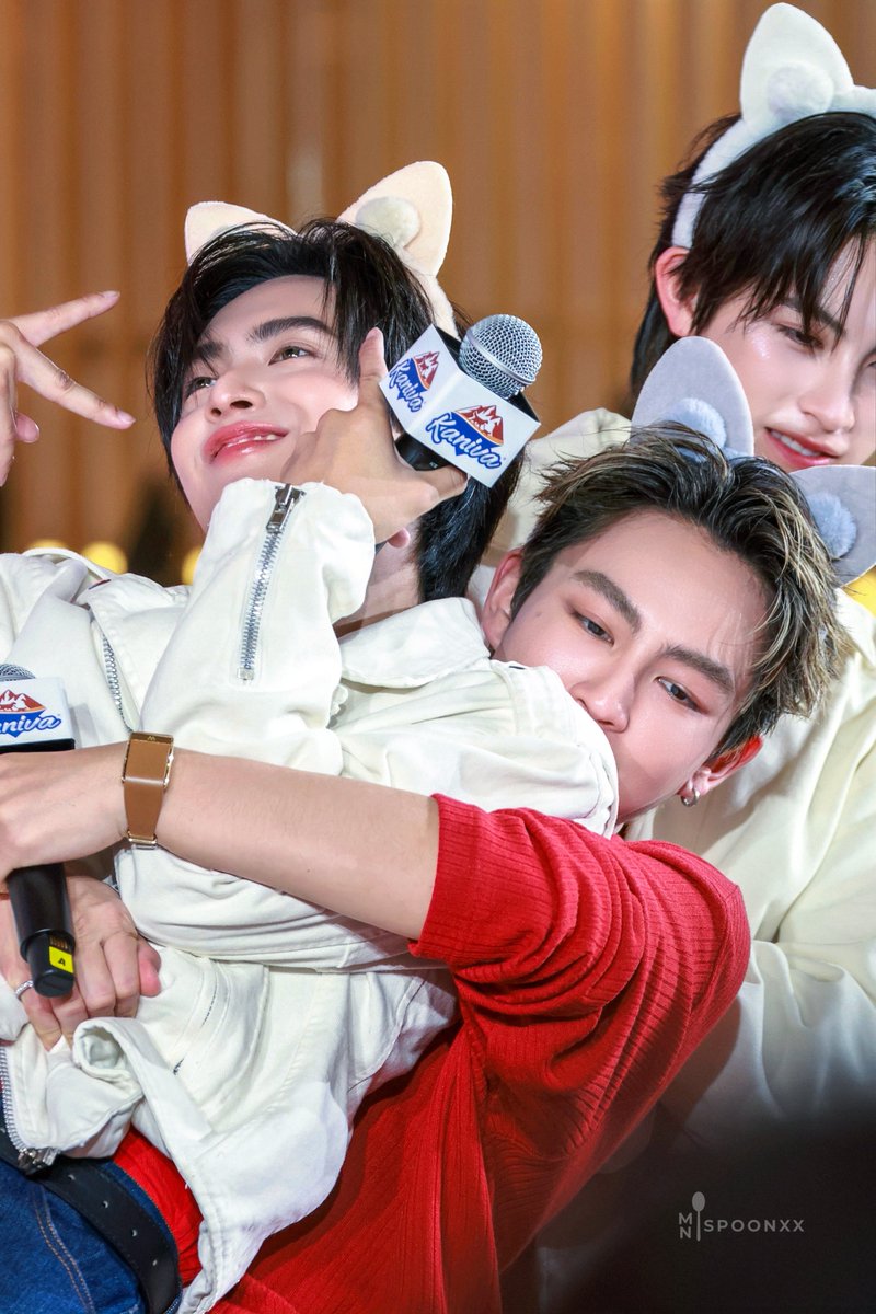 ลอมอ🐬 tweet media