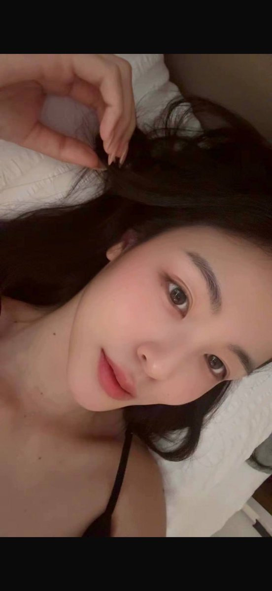Chloecutez12's tweet photo. Waiting for you https://t.co/nG3f6TzH4V