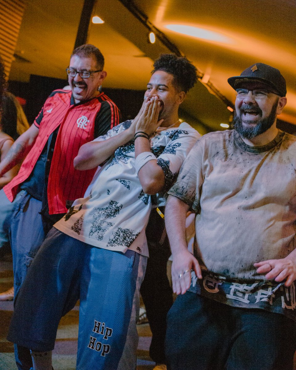 marcogomes's tweet image. Baile Charme Black Bom, equipe do RJ fazendo festa no Setor Bancário Sul, Brasília, DF. Fotos com câmera digital e lente 35mm. @baileblackbom @ambar.bsb 

#party #blackmusic #rnb