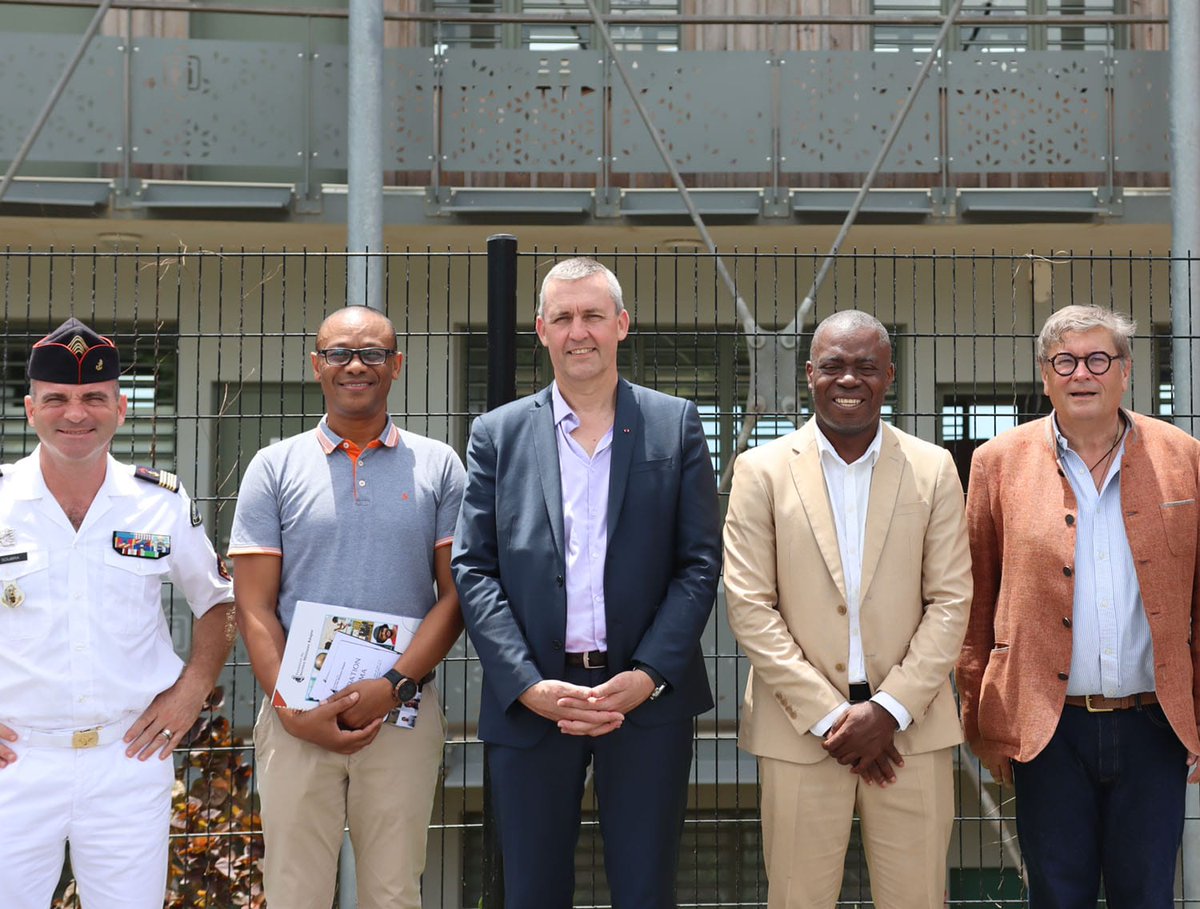 outremers360's tweet image. #Mayotte : Une dynamique partenariale pour structurer un écosystème d’#innovation et d’#insertion à l’échelle du territoire engagée entre la Technopole et la @fondationsma 

➡️outremers360.com/bassin-indien-…

➡️ La Technopole de Mayotte a réuni ce jour, dans le cadre d’une réunion de