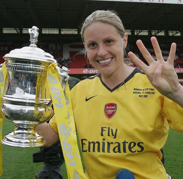 gooner_since05's tweet photo. Arsenal won the quadruple in 2006/07 

Our women won ;
1. Women's Super League
2. FA Cup
3. Premier League Cup 
4. Women's Champions League, which is their first European title

Indeed, what a man can not do, an arsenal woman can do it 4 times

Today, they play chelsea😂 https://t.co/D05zitMAMM