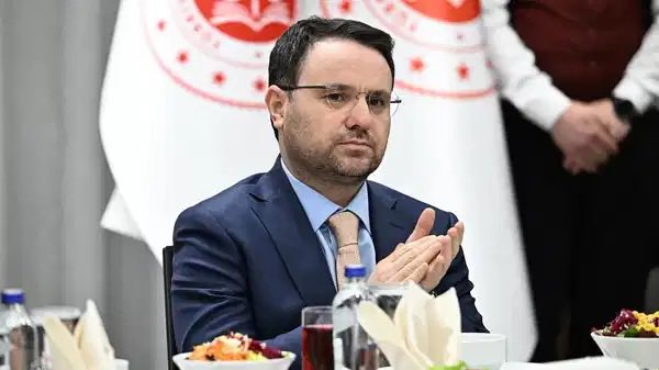 toplumuhalif038's tweet photo. Akın Gürlek’in tapu kayıtlarını sorgulayan memur tutuklandı! https://t.co/dh04WkgWYc