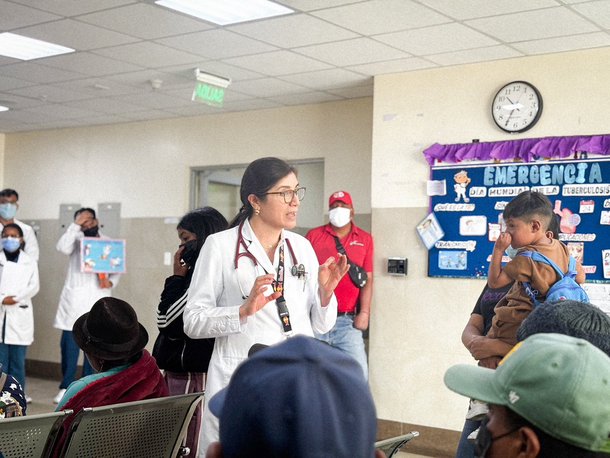 HGLatacunga's tweet photo. #ElNuevoEcuador | 🫁💙 En el marco del Día Mundial de la Tuberculosis, el Hospital General Latacunga desarrolló importantes charlas informativas dirigidas a pacientes y comunidad, fortaleciendo la prevención, detección oportuna y tratamiento de esta enfermedad. https://t.co/xPFPdQDWVE