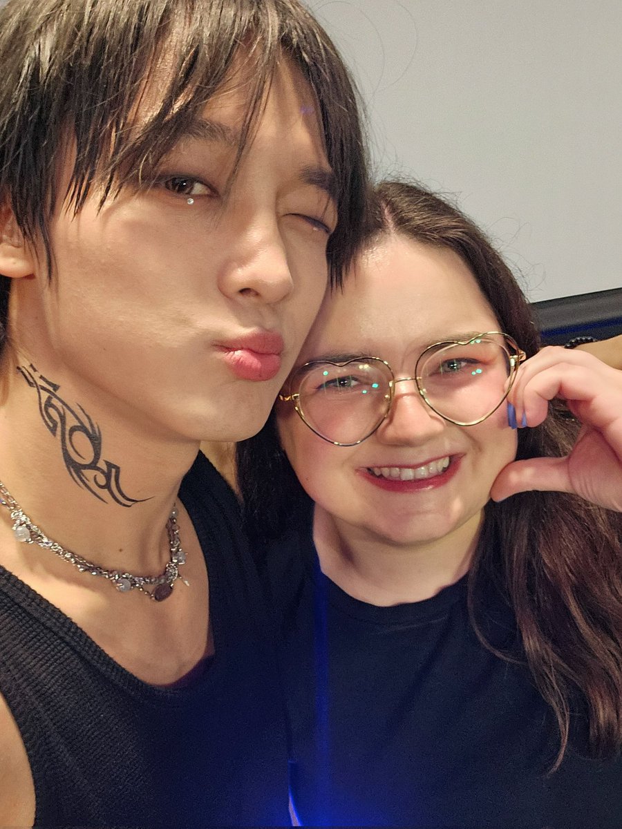 Chloe (artist/designer) ✨️ tweet media