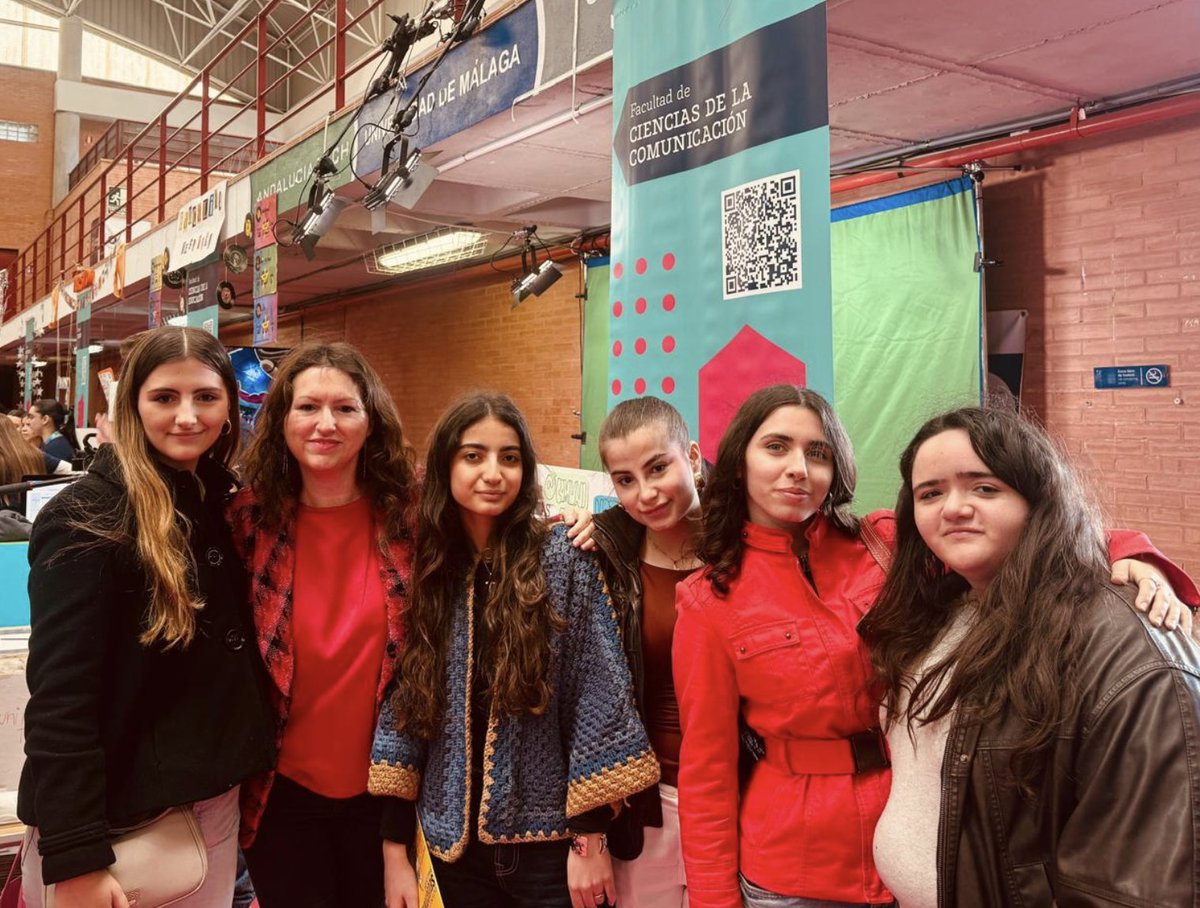 Bella Palomo tweet media