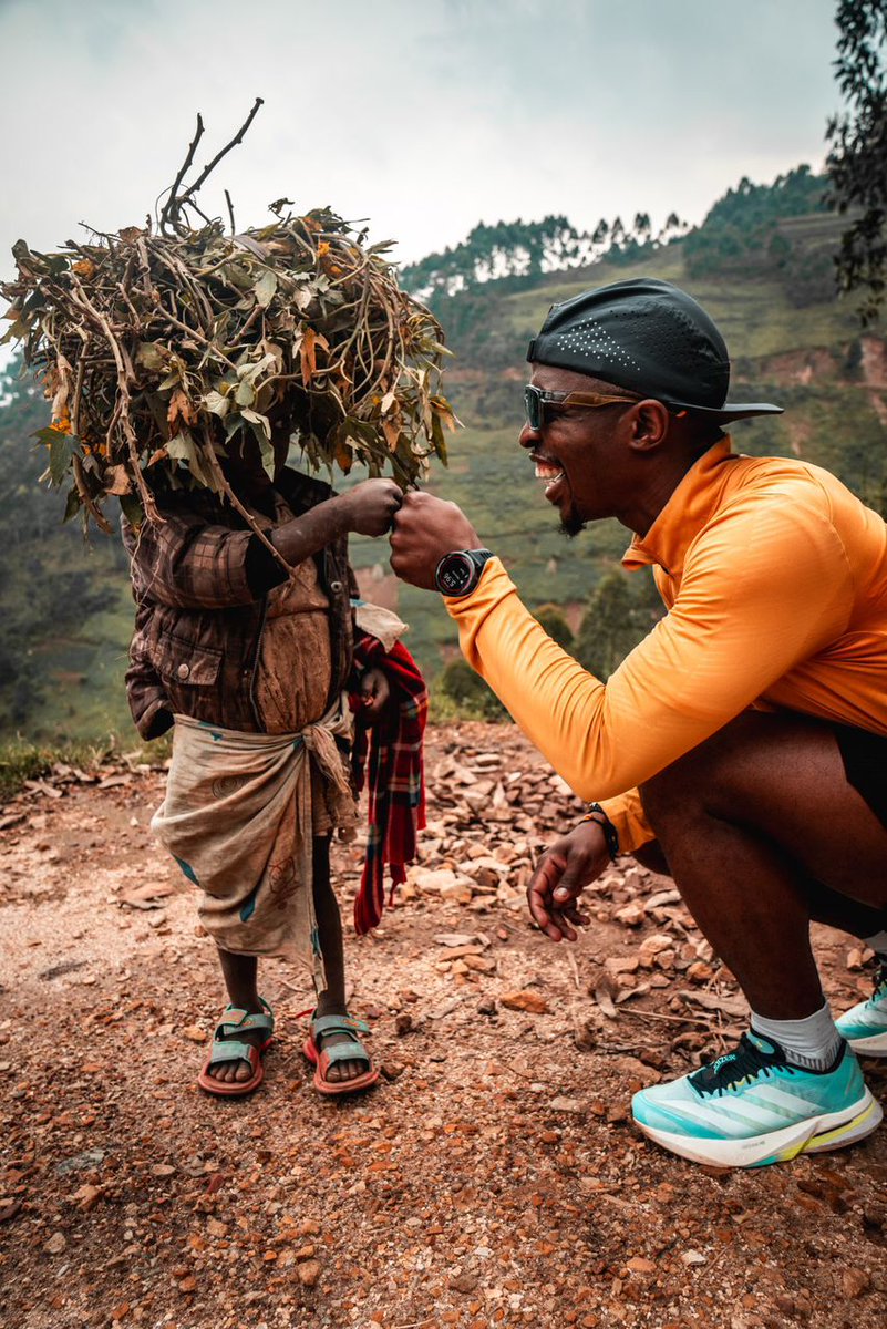 JbkSimon14's tweet photo. @RwenzoriMarathn is crossing borders. With @MarimaSipho leading the pack &amp; the powerhouse support of Amb Paul Amoru &amp; @UgandaMFA, we aren’t just running—we’re carrying the soul of 🇺🇬’s wild landscapes &amp; untold stories to the world
This is rhythm, grit, &amp; diplomacy in every stride https://t.co/9PobdWc9ps