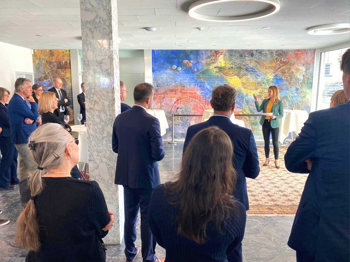 International Bern Welcome Desk tweet media