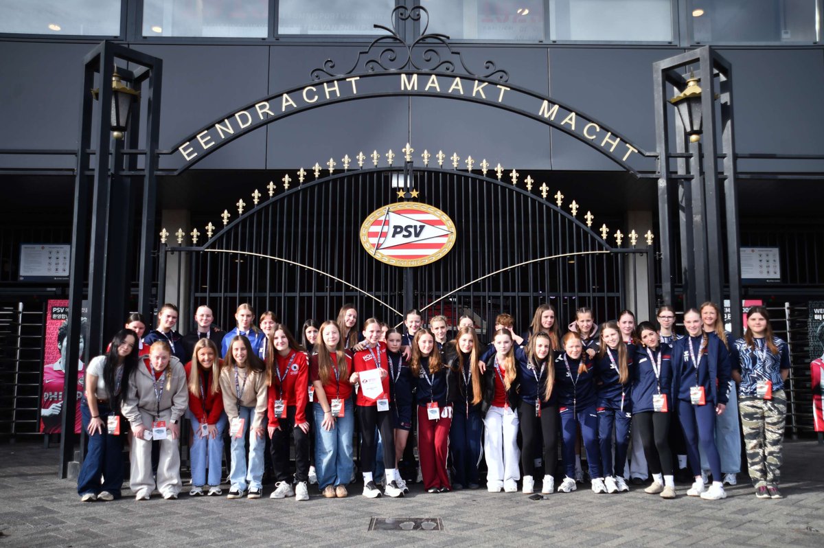 SAFCFoL's tweet photo. 𝗚𝗶𝗿𝗹𝘀 𝗚𝗼𝗶𝗻𝗴 𝗗𝘂𝘁𝗰𝗵! 🇳🇱⚽️

Players from our Female Football Pathway recently travelled to the Netherlands for a week-long training camp ⚽️

The girls took part in matches, training sessions and also had a stadium tour of @PSV's Phillips Stadium 🏟️

A great experience for the squad! 🤩

Read more about the trip 👉 https://t.co/F9076XMIuK
