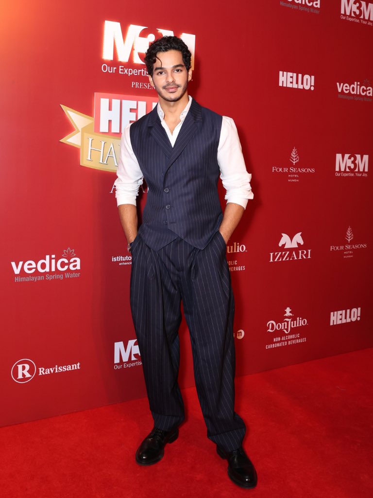 HELLOmagIndia's tweet image. Before a single award was handed out, the #HELLOHallOfFameAwards 2026 red carpet had already stolen the spotlight—each arrival raising the star wattage a&amp;amp; bringing together India’s most talked-about faces: shorturl.at/mycSG #HELLOIndia #HELLOMagazine #HHOF2026