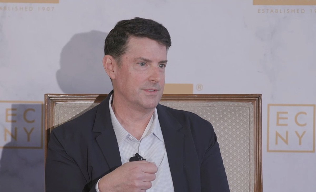 EconClubNY's tweet image. McNeill on a philosophy from his book “The Algorithm”: So, this is a Silicon Valley term...eating your own dog food means using your own product. And the reason you use your own product is it’s a rapid feedback loop.

@jonmcneill @FrankCNBC @CNBC #ECNYMcNeill #Leadership #Product