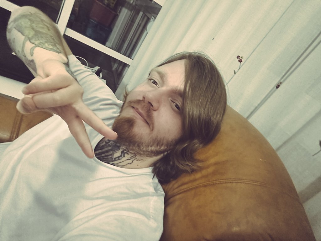 El Byron adulto tweet media