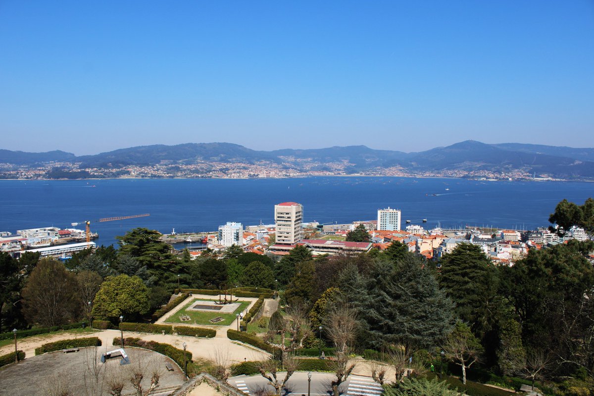 S A N T I tweet media