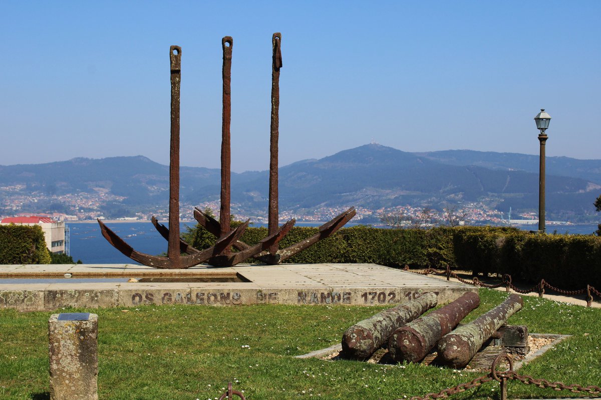 S A N T I tweet media