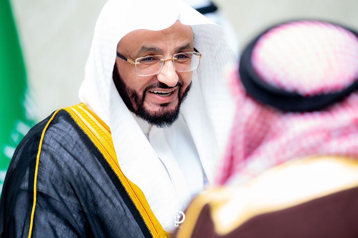 في ليلة بهيجة تشرَّفتُ بمشاركة فرحة أخي الوفي، فضيلة الدكتور علي العبدلي نائب رئيس مجلس الإدارة، وأسرته الكريمة، بزفاف ابنهم عاصم حفظهم الله. كانت ليلةً احتفاليةً مبهجةً شهدت حضورًا لافتًا من الأعيان والمسؤولين والمثقفين ونخبة المجتمع، ولقد رأيتُ من روائع الكرم وبدائع الشيم