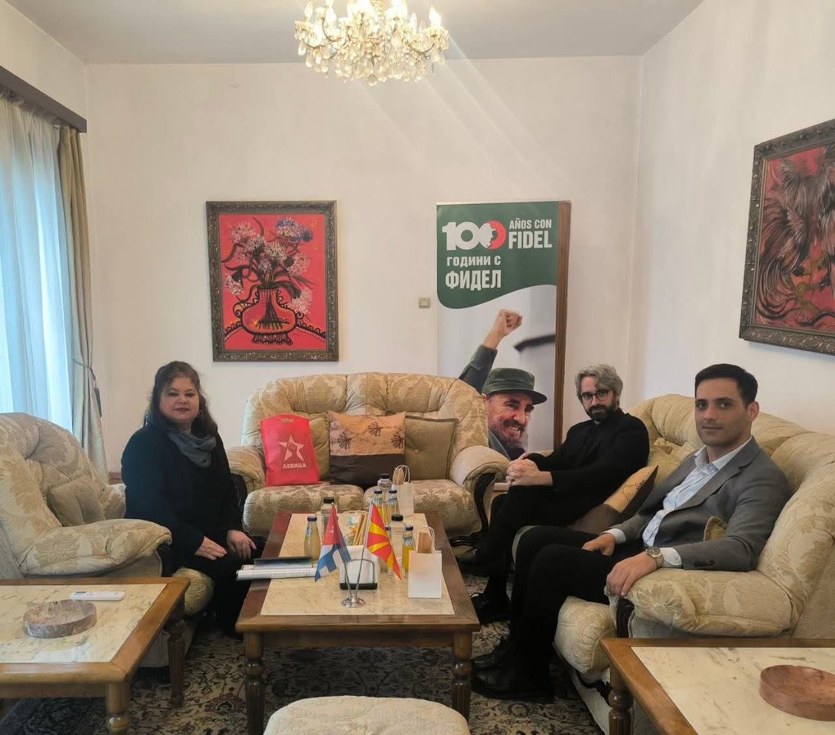 levica_partija's tweet photo. ЛЕВИЦА ВО ПОСЕТА НА КУБАНСКАТА АМБАСАДА - СОЛИДАРНОСТ ПРОТИВ ИМПЕРИЈАЛИСТИЧКИТЕ ПРИТИСОЦИ https://t.co/lKtHo1kRcM