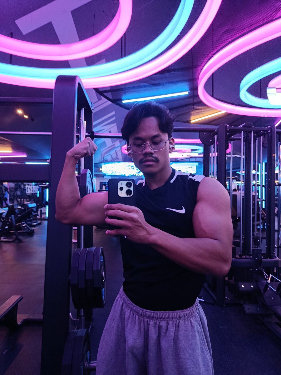 Jiggly (B)uff 🐯 tweet media