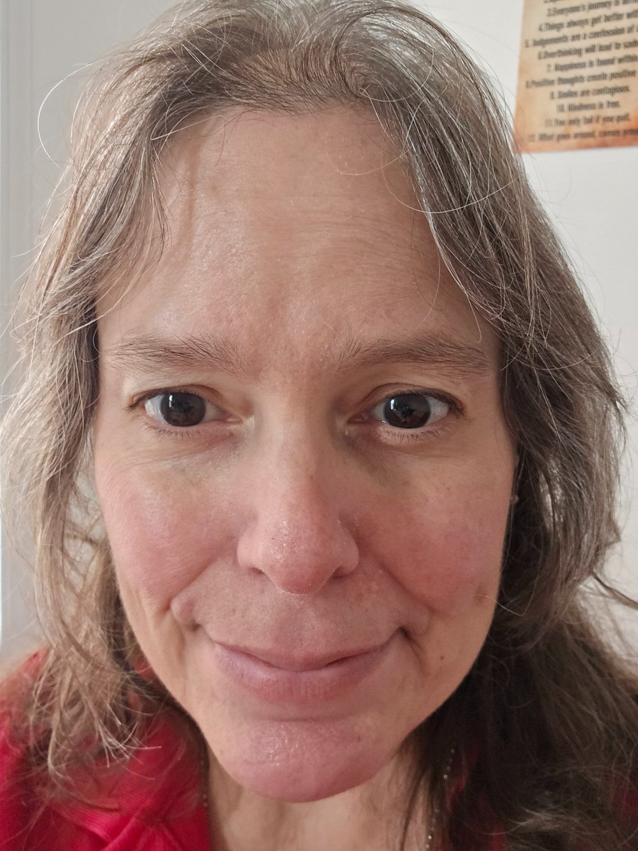 VanessaRaney's tweet image. Today was meeting my first peer support person at @McDonalds where she gave me a $10 rewards card. With it, I bought 3 hash browns and a @MinuteMaid orange juice. Dropped off laundry and picked up a banana bread. My lunch for today. Me getting ready to interview. ☺️ #stepbystep