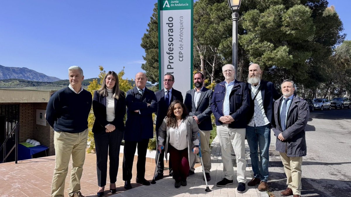 RofezCSL's tweet photo. Arrancan las obras en el CEP José Rodríguez Galán de Antequera, con una inversión de 365.154,65.
A la visita han asistido representantes institucionales y educativos, entre ellos el delegado Miguel Briones y el alcalde Manuel Jesús Barón.
#rofez #construccion #antequera https://t.co/2Mm9BLQeeU