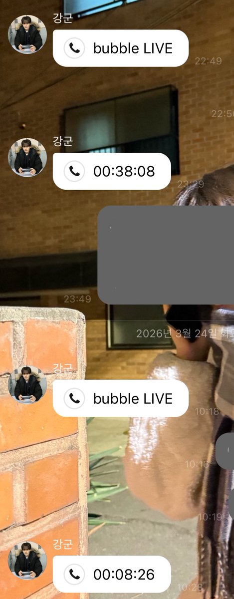민희 밤 샜대...
편지 읽다가 러비티 보고 싶어서 라이브 켰대... 편지 보니 버블을 두 자주 와야겠다는 생각이 들어서 왔대...
어제도 밤늦게까지 라이브하다 갔으면서
오늘 아침에도 라이브 키는 민희 진짜 사랑스러운데 어뜨캄?