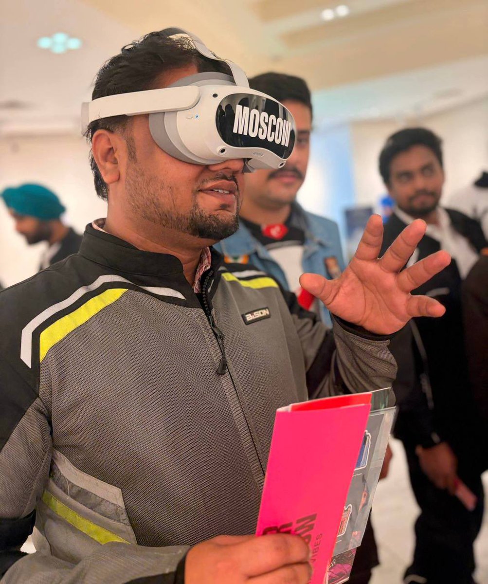 RusEmbIndia's tweet image. 🇷🇺🇮🇳 On March 21, as part of the #RussiaIndia motorcycle rally dedicated to the 81st anniversary of Victory in the Great Patriotic War, the #Moscow City Tourism Committee presented the official tourism portal for foreign visitors — Discover Moscow. 

👉🏻 t.me/RusEmbIndia/14…