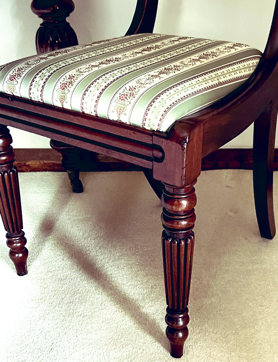 CatoCrane's tweet image. Fine Quality Mahogany Extending #Dining #Table of Useful Size (2 leaves) With 6 #Chairs in the Manner of #Gillow of #Lancaster - Soon at TheSaleroom.com/CatoCrane @thesaleroom @wirraltories @RLGCHoylake @rightmovelettin @LivEchonews @Britains___Pubs @homesandgardens @CheshireLive