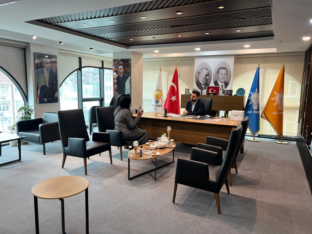 eyupilceakparti's tweet photo. 📍AK Parti Eyüpsultan İlçe Başkanlığı 

Her Salı olduğu gibi bu hafta da Başkanımız @Muhmmtvanlioglu ile birlikte vatandaşlarımızı misafir edip, taleplerini dinledik, çözüm odaklı değerlendirmelerde bulunduk.

Bir çayımızı içmeye, muhabbet etmeye sizleri de AK Parti Eyüpsultan İlçe Başkanlığımıza bekleriz.

@akpartiistanbul 
@abdullahozdemir
