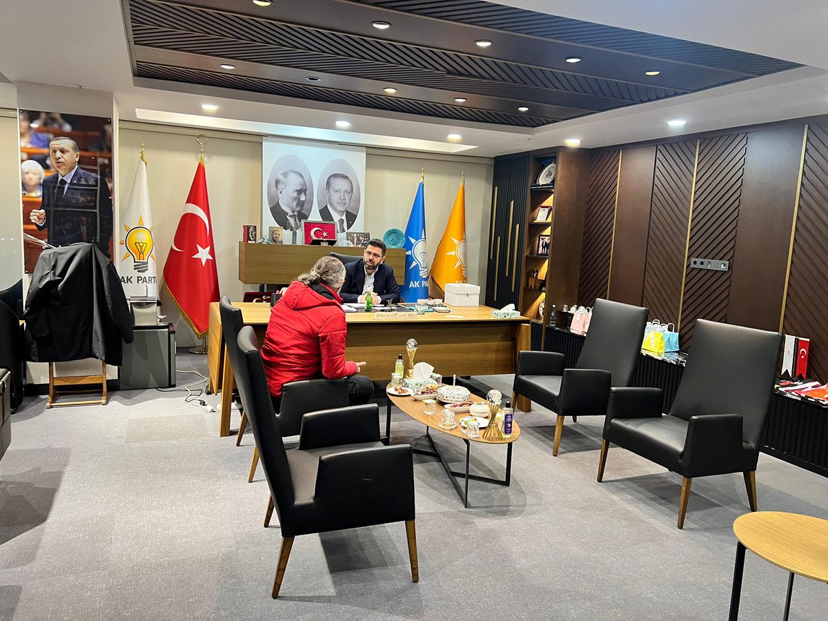 eyupilceakparti's tweet photo. 📍AK Parti Eyüpsultan İlçe Başkanlığı 

Her Salı olduğu gibi bu hafta da Başkanımız @Muhmmtvanlioglu ile birlikte vatandaşlarımızı misafir edip, taleplerini dinledik, çözüm odaklı değerlendirmelerde bulunduk.

Bir çayımızı içmeye, muhabbet etmeye sizleri de AK Parti Eyüpsultan İlçe Başkanlığımıza bekleriz.

@akpartiistanbul 
@abdullahozdemir