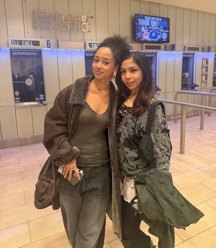 Manon Pop Base 👑 tweet media