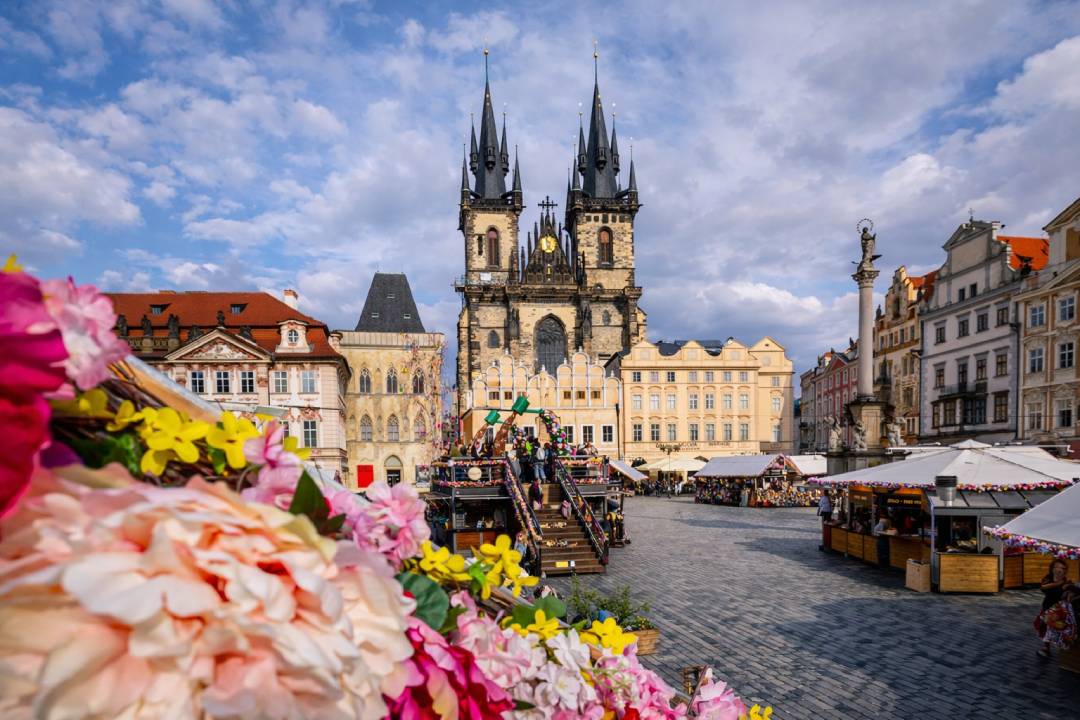 Spring in #Prague can be felt in the elegance of its atmosphere, heard in the sound of folklore across the squares, and seen in the colours of traditional crafts and flowers. Discover the #EasterMarkets and find inspiration for your visit.
praguest.com