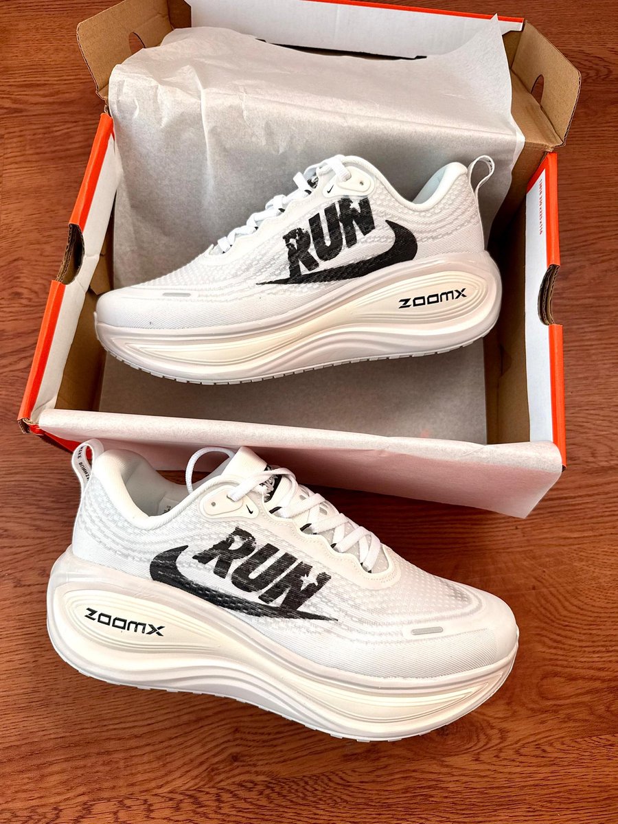 TeeKickz's tweet photo. Nike Vomero  White Sneakers lookin’ mad clean with that crisp white

Comfort’s brazy, drip’s effortless…

Cop am before e clear 👀🔥

#TeeKicks #Nike #kicks #sneakerhead #streetwear #drip #LagosJumpRadio https://t.co/GIXNcoKpTE