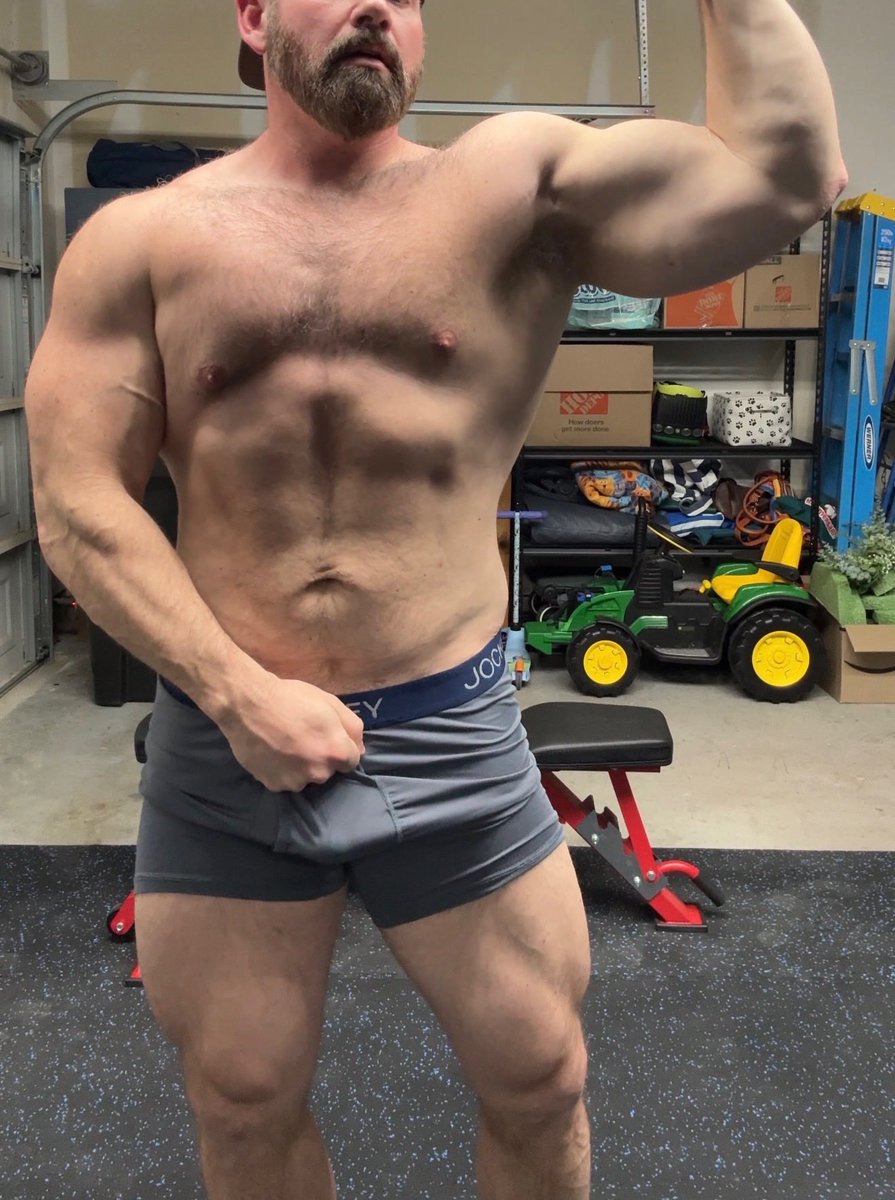 Muscle Daddy tweet media